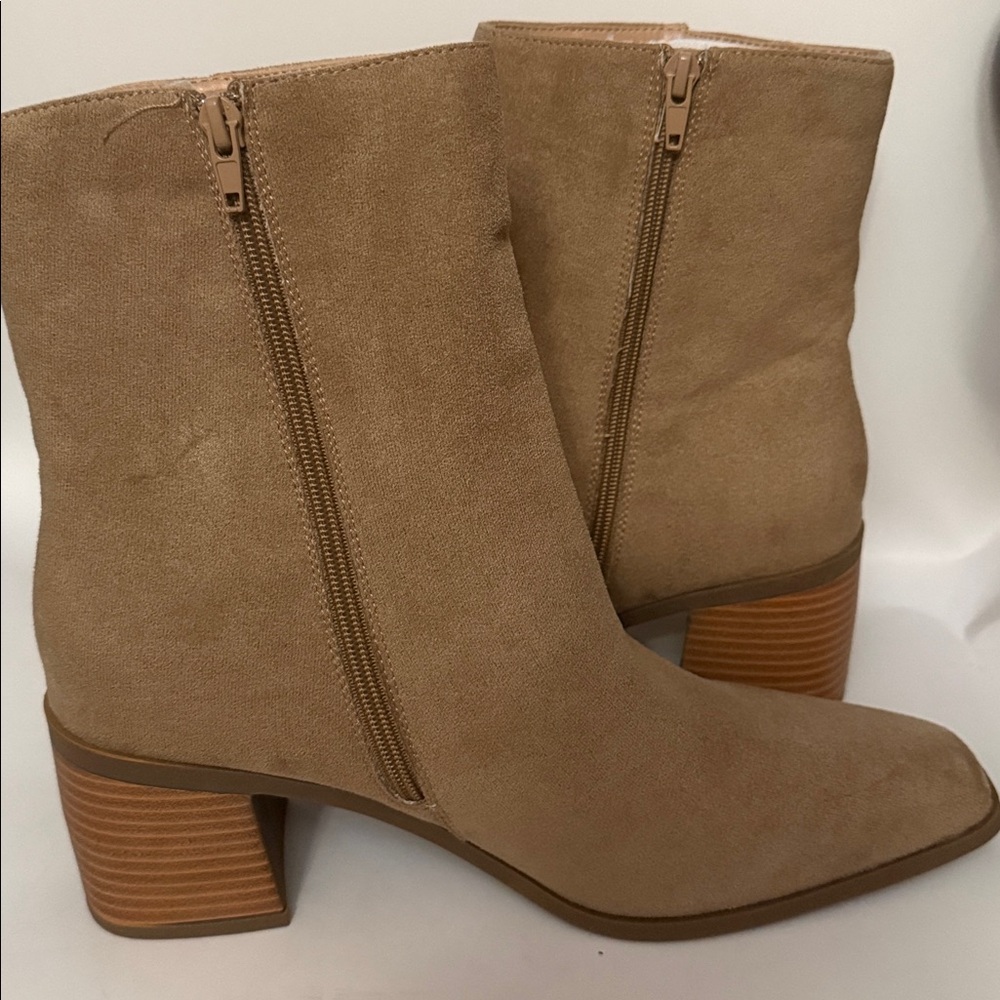 Journee Chic Tan Suede Fringe Boots Journee Comfort Sole
Size 12 - Picture 8 of 8